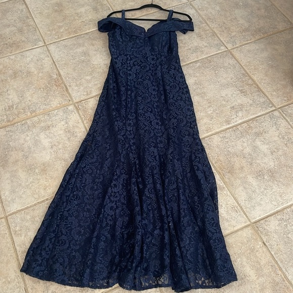 R & M Richard’s Full Length Blue Gown Size 8 Off Shoulder Lace Sweetheart Neck - Picture 1 of 11